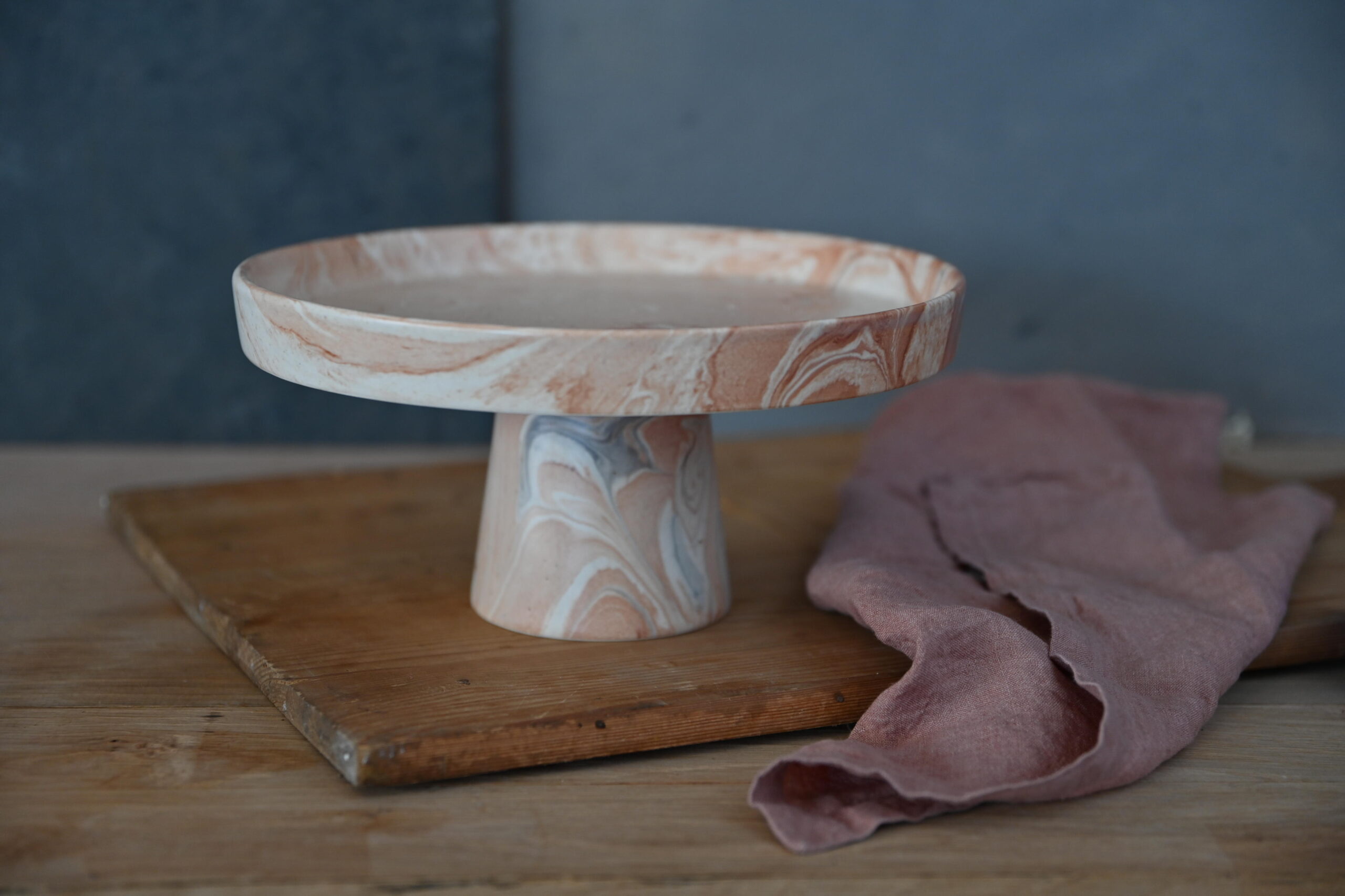 Egg Back Home Ceramic Cake Stand with Marble Effect