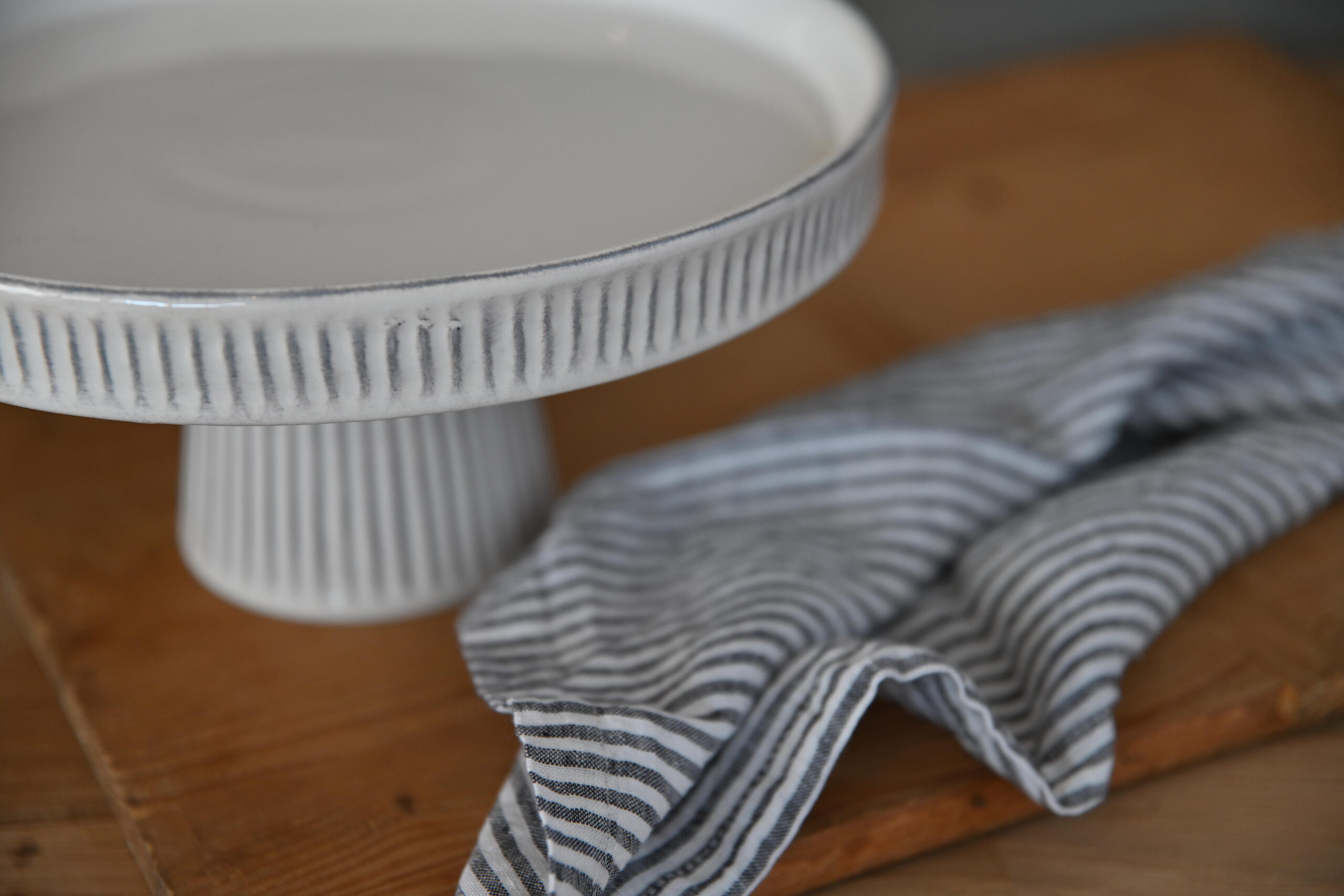 Hand-Painted Ceramic Cake Stand with Antique Finish